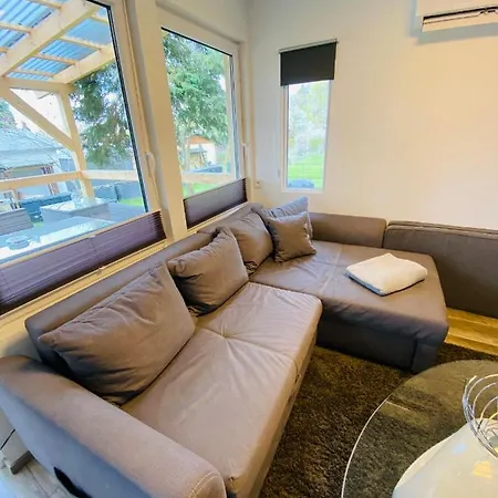 Moderner Einraumbungalow Auf Eigenem Grundstueck